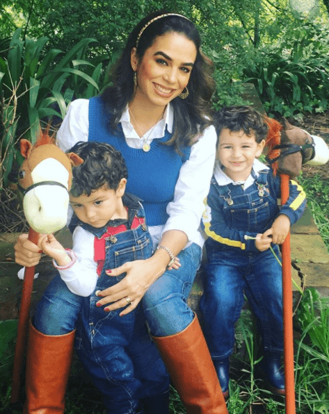 Mientras que Bibi también ha compartido imágenes con los mellizos, como esta en la que aparece acompañada por los gemelos Daniel y Manuel, quienes en 2017 cumplieron tres años.