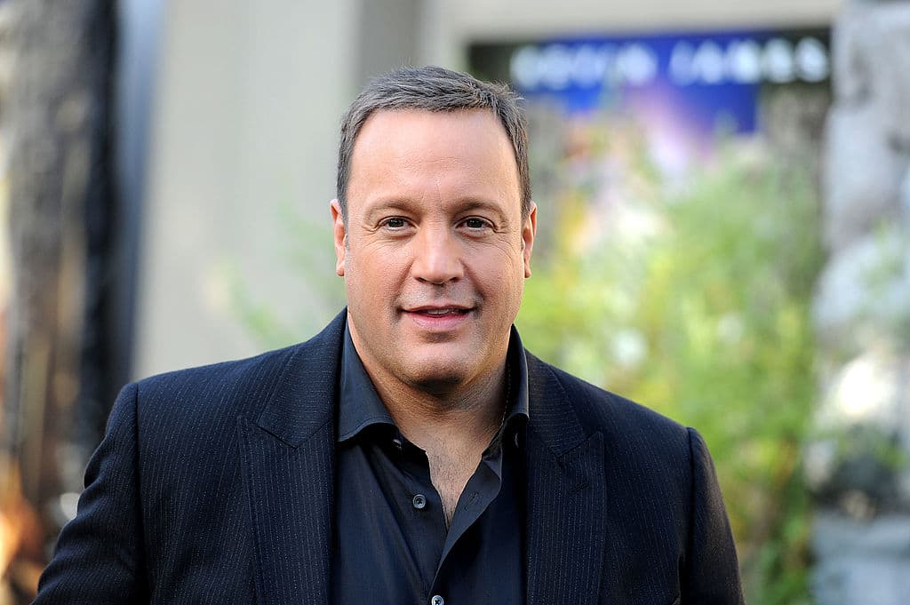 El actor que comparte un físico extremo con Bob, es Kevin James, quien se especializa en el género de la comedia. Y, aun cuando tendría que teñir su cabellera, la forma de su cara, ojos y sonrisa pequeña hacen que cobre vida por sí solo.