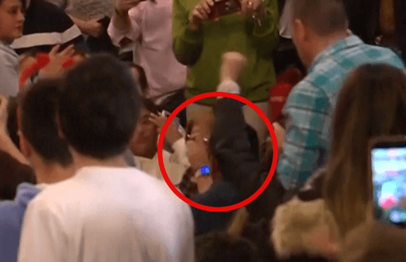 Inmigrante desempleada gana en vivo y directo desde el salón del sorteo el premio mayor de Navidad en España