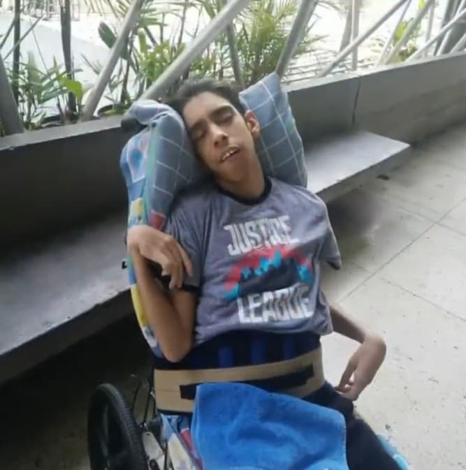 Cuando se dieron cuenta que el bebé ya no tenía actividad cardiaca y había sufrido una asfixia perinatal severa, los médicos le practicaron a Hernández una cesárea de emergencia.
<b> “Nació cianótico totalmente y su pediatra de Caracas lo tuvo que reanimar”</b>, cuenta la afligida madre. 
<br>