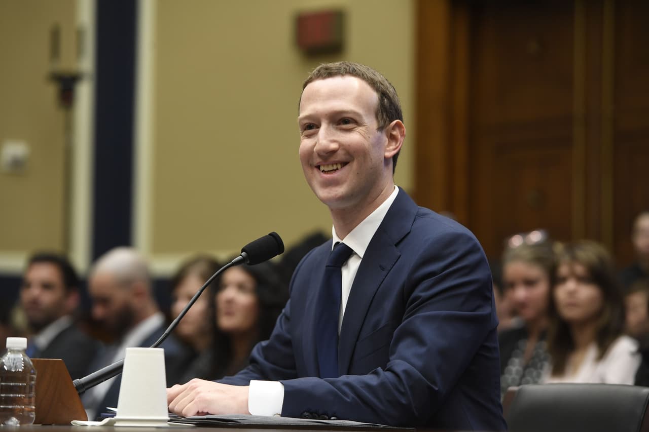 "Es inevitable que haya alguna regulación" de las firmas de internet, dijo Zuckerberg a los representantes, pero evitó hablar de los detalles de esas regulaciones.