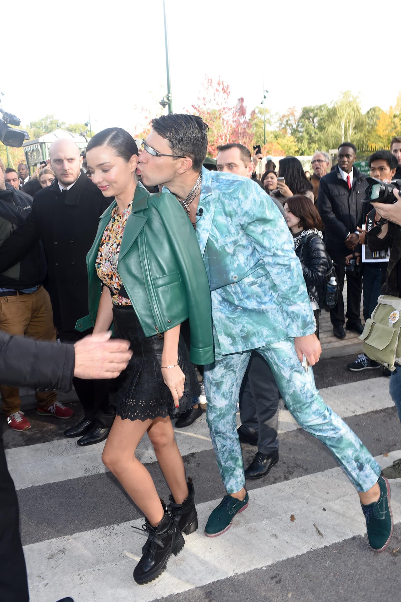 Ahora quiso robarle un beso a Miranda.