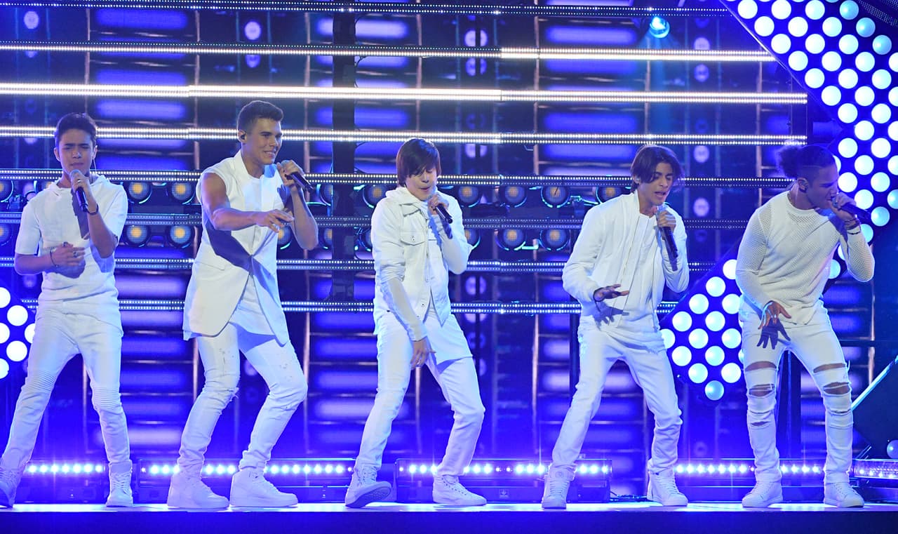 CNCO es el fenómeno más reciente de la música latina. Este grupo surgió en un programa de competencia musical de Univisión, la Banda, que es producida ejecutivamente por Simon Cowell de SYCO Entertainment, el ícono global Ricky Martin, es coproducido por FremantleMedia Latin America.