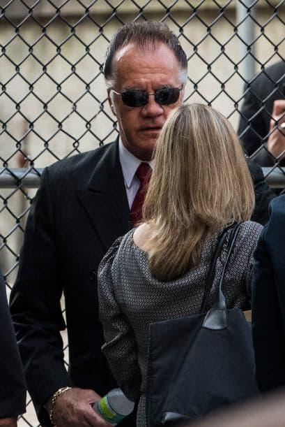 Familiares y amigos de James Gandolfini se dieron cita el día de hoy en la Catedral de San Juan el Divino, en Manhattan, para darle el último adiós al actor quien perdió la vida en Roma, Italia, mientras disfrutaba de unas vacaciones al lado de su hijo Michael. A la ceremonia asistieron poco más de 500 personas y sus amigoas más cercanos dedicaron palabras emotivas al actor de la serie “The Sopranos”. Aquí los videos más chismosos.