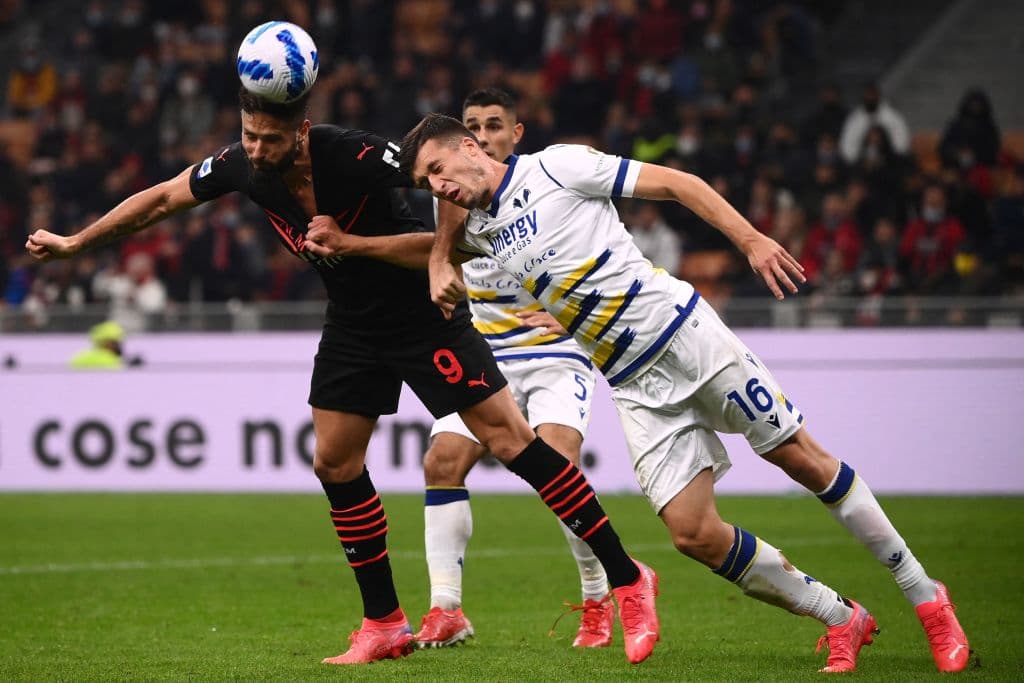 Parecía todo perdido para el Milán, pero sus jugadores comienzan a concetar y logran rescatar la victoria 3-2 sobre el Hellas Verona.