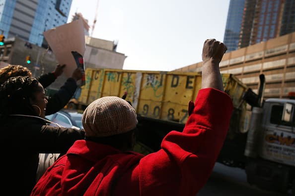 En Brooklyn esperaban la presencia de 2,500 unionados que temen traslados.