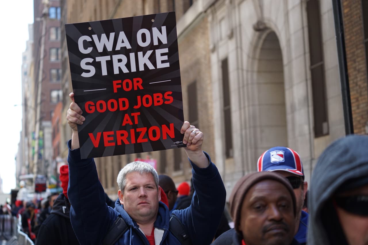 Diez meses llevan sin acuerdo Verizon y Communications Workers of America.