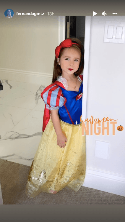 <b>Saúl ‘Canelo’ Álvarez </b>
<br>María Fernanda es la hija que el boxeador tuvo en 2017 con su esposa 
<a href="https://www.univision.com/famosos/fernanda-gomez-publico-imagenes-ineditas-de-su-luna-de-miel-con-saul-canelo-alvarez-fotos">Fernanda Gómez</a>, quien suele mostrarla en redes sociales. A través de sus historias de Instagram la modelo enseñó que su hija se disfrazó de la princesa Blanca Nieves.