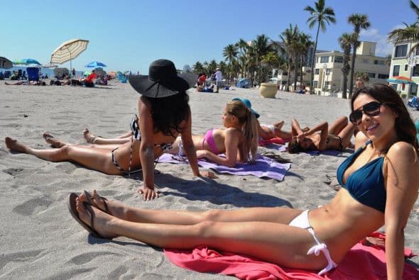 Las chicas de Nuestra Belleza Latina se escaparon a la playa y deleitaron a los caballeros con sus espectaculares curvas latinas.