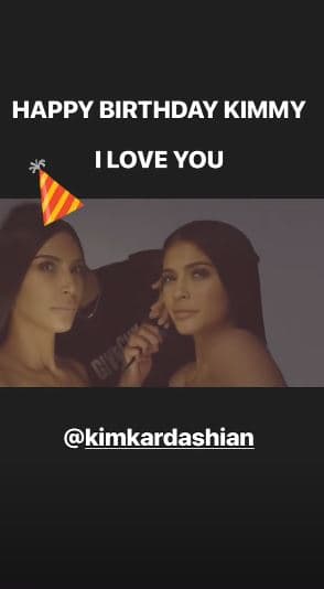 Kylie Jenner hizo lo propio para felicitar a su hermana Kim y, al igual que sus hermanas, también eligió las redes sociales para celebrar a la esposa de Kanye West en su cumpleaños número 38. "¡Feliz cumpleaños, Kim! ¡Te amo!", comparitó en sus historias de Instagram acompañado de un pequeño clip.