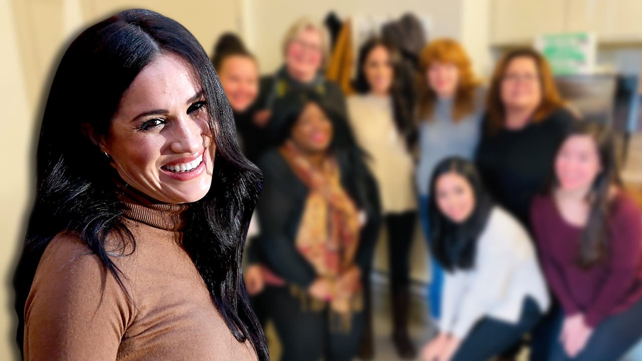 Meghan Markle auxilia a un grupo de mujeres en Canadá, mientras que el príncipe Harry afina la mudanza