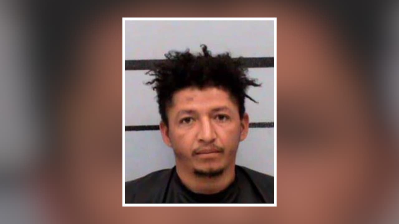 Una madre lo encontró desnudo en la cama con su hija; un año después lo arrestan al intentar secuestrar a otro menor