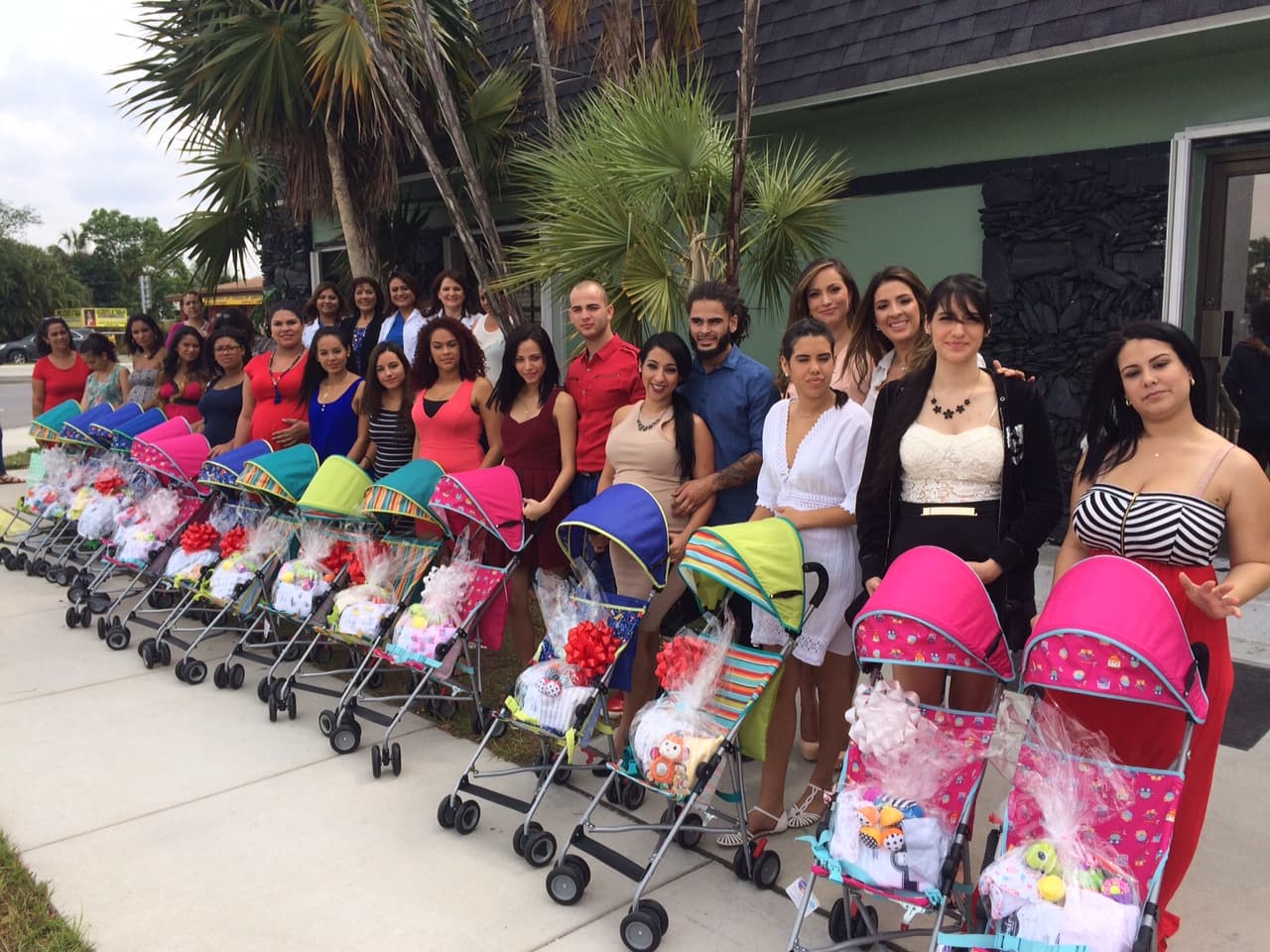 Nos encanta esta foto, a esos bebés les espera mucho amor y sorpresas.