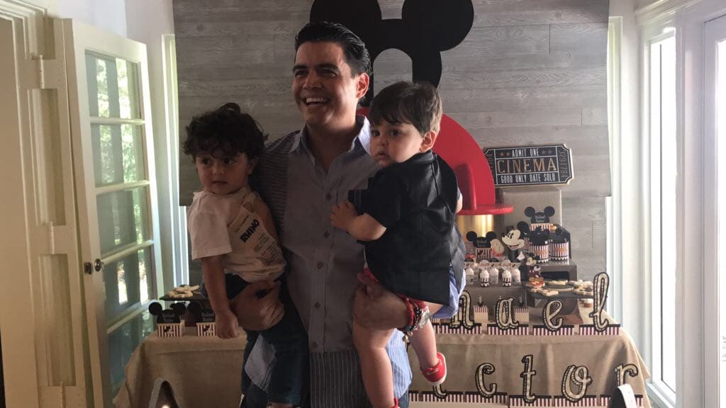 Joshua y su papá Orlando Segura no podían faltar en este festejo.