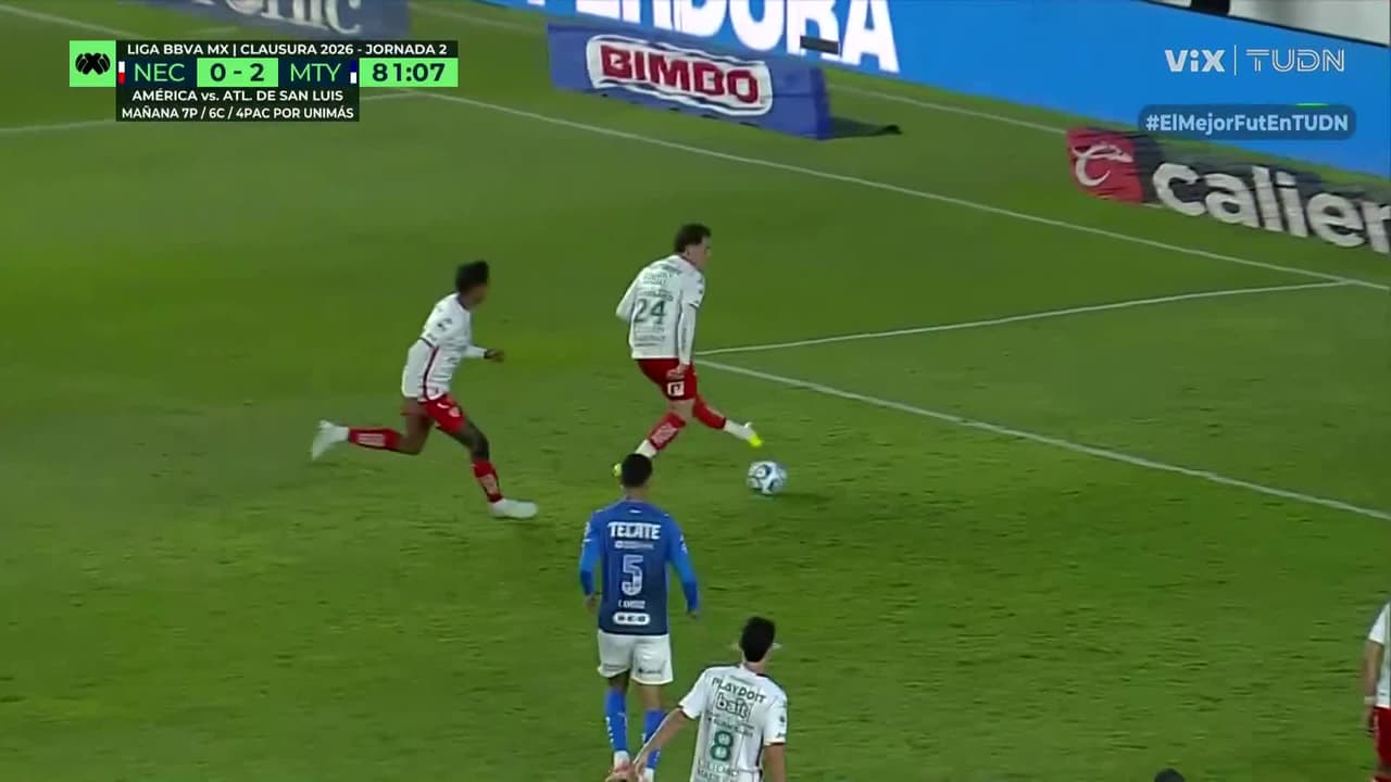 ¡El oso del partido! Rossano tenía toda la portería y la mando al corner