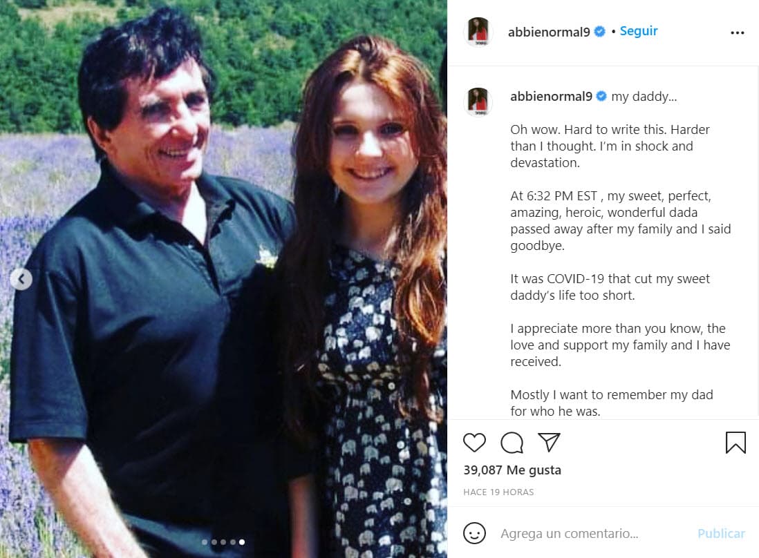 La actriz Abigail Breslin externó la tristeza que la envuelve por la muerte de su padre, quien falleció a los 78 años por covid la tarde del viernes 26 de febrero.
<br>
