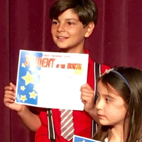 Al igual que las pequeñas Carolina y Daniela, Pablito Jr. es súper inteligente en la escuela y por eso su papá los 'presume' tanto en sus redes sociales.