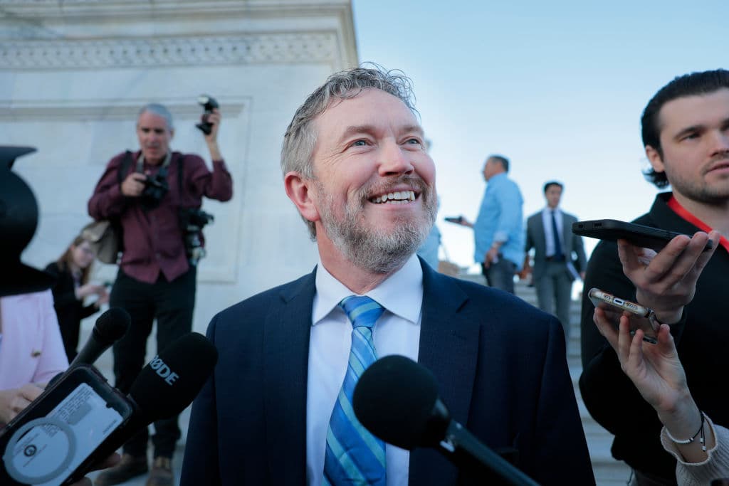 Quién es Thomas Massie, el republicano 'rebelde' que Trump ataca y quiere desbancar del Congreso