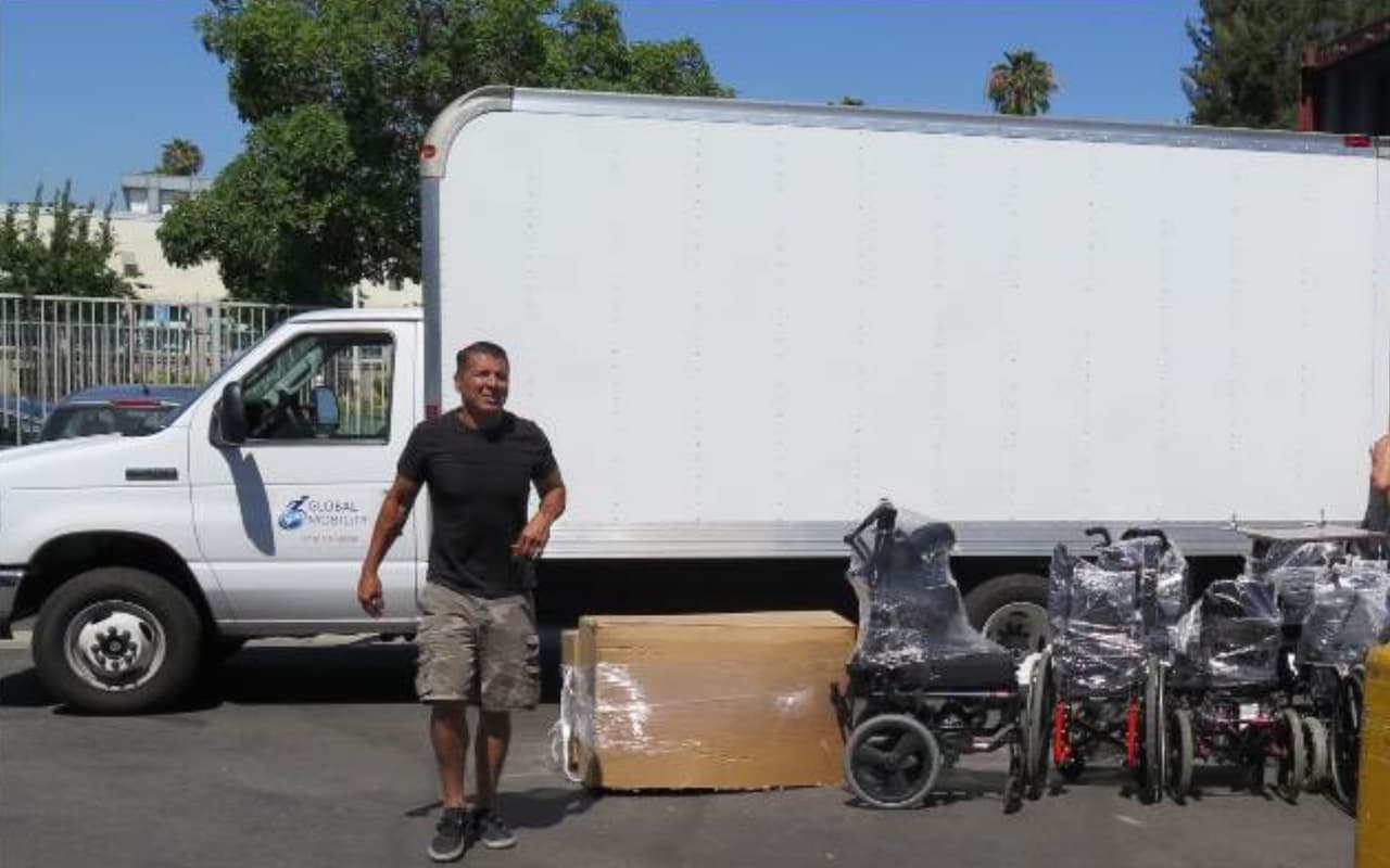 Furgoneta robada donde estaban las 80 sillas de ruedas.
