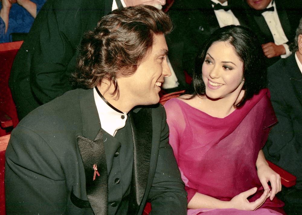 En 1997 Shakira asistió por primera vez a Premio Lo Nuestro. La colombiana presenció la ceremonia al lado del actor Osvaldo Ríos, quien en ese momento era su pareja.