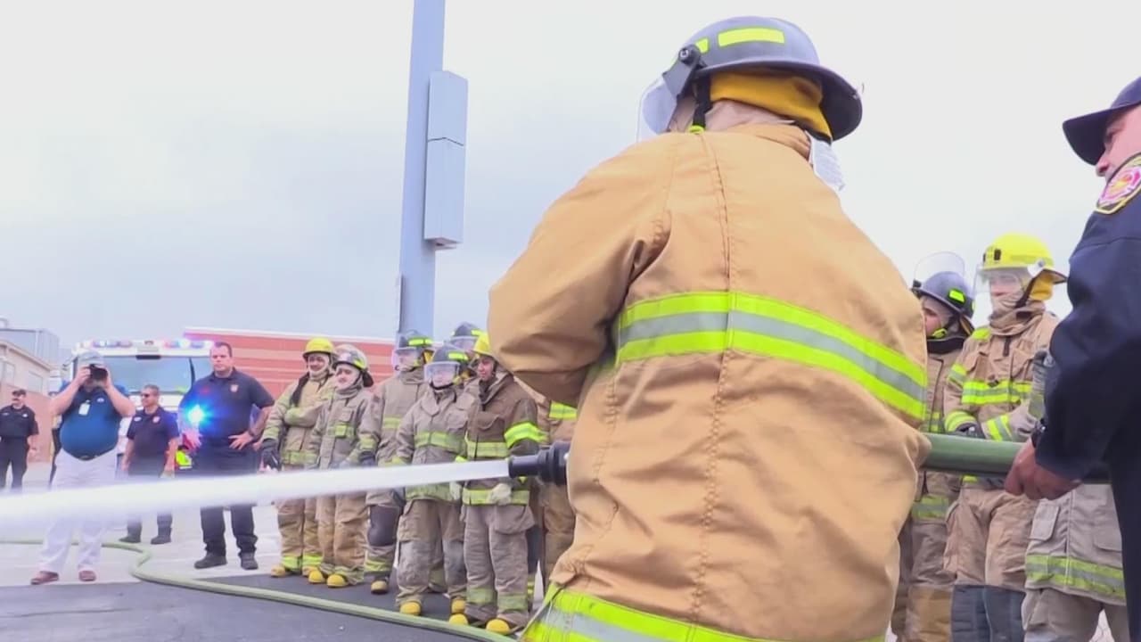 Bomberos y policía participan en simulacro en la Preparatoria Edison