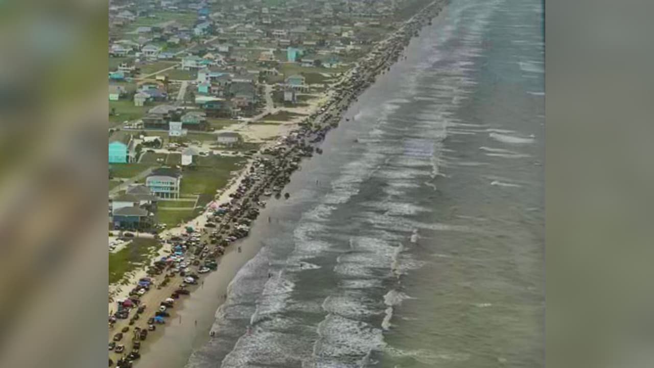Reportan ocho personas lesionadas durante un evento de camionetas Jeep en playa de Galveston