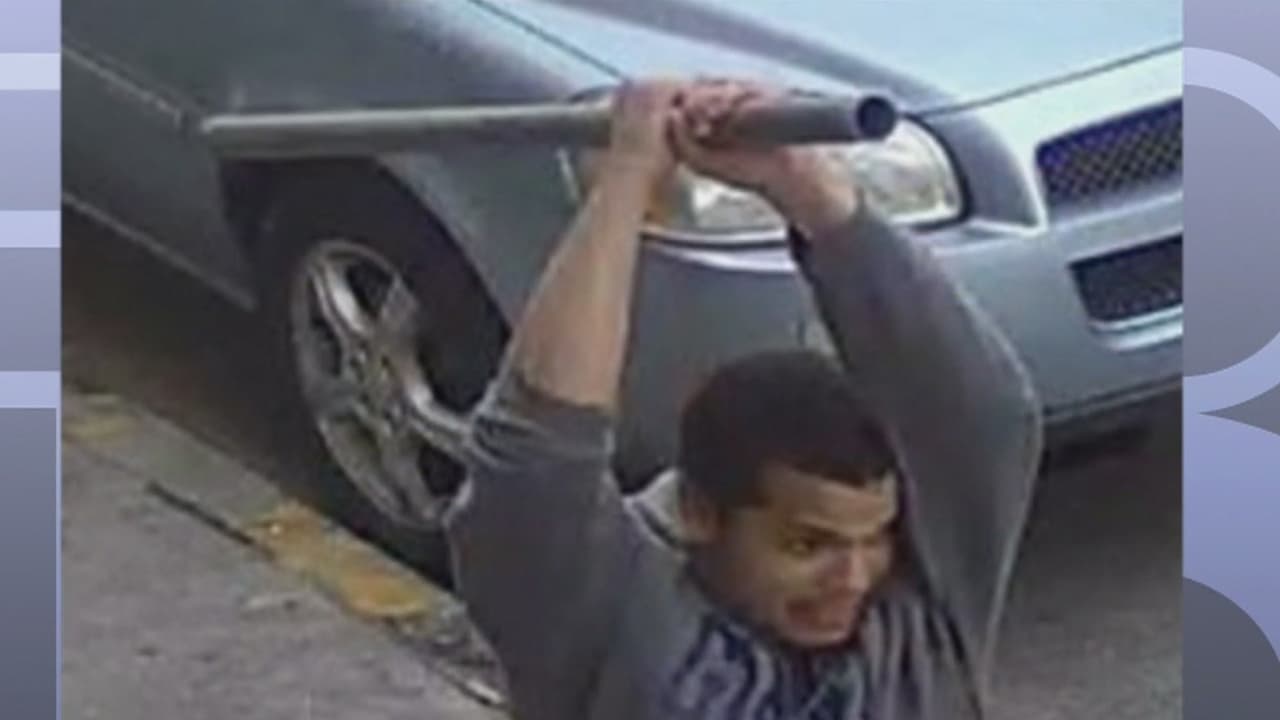 Buscan a este hombre por romperle un brazo a una mujer con un tubo y atacar a un adolescente en El Bronx