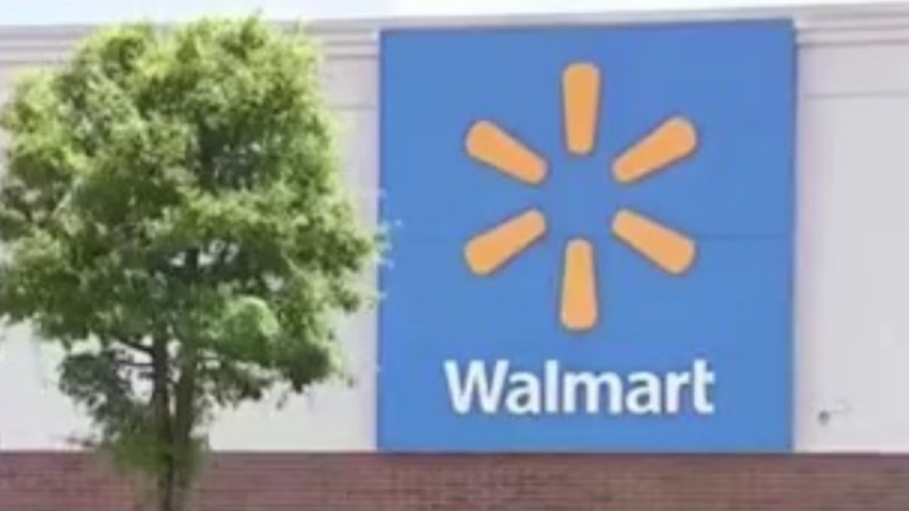 Policías descubren una bolsa con metanfetamina en un Walmart en Suwanee: una mujer fue arrestada