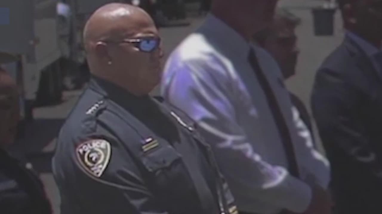 Mientras que la mesa directiva del Distrito Escolar Consolidado Independiente de Uvalde busca una ruta legal para despedir a Pete Arredondo, ciudadanos se organizan por su cuenta con una serie de exigencias.