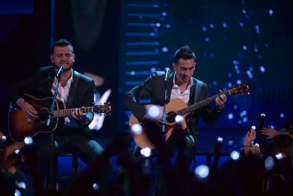 Los músicos rindieron un merecido homenaje al fallecido cantautor.