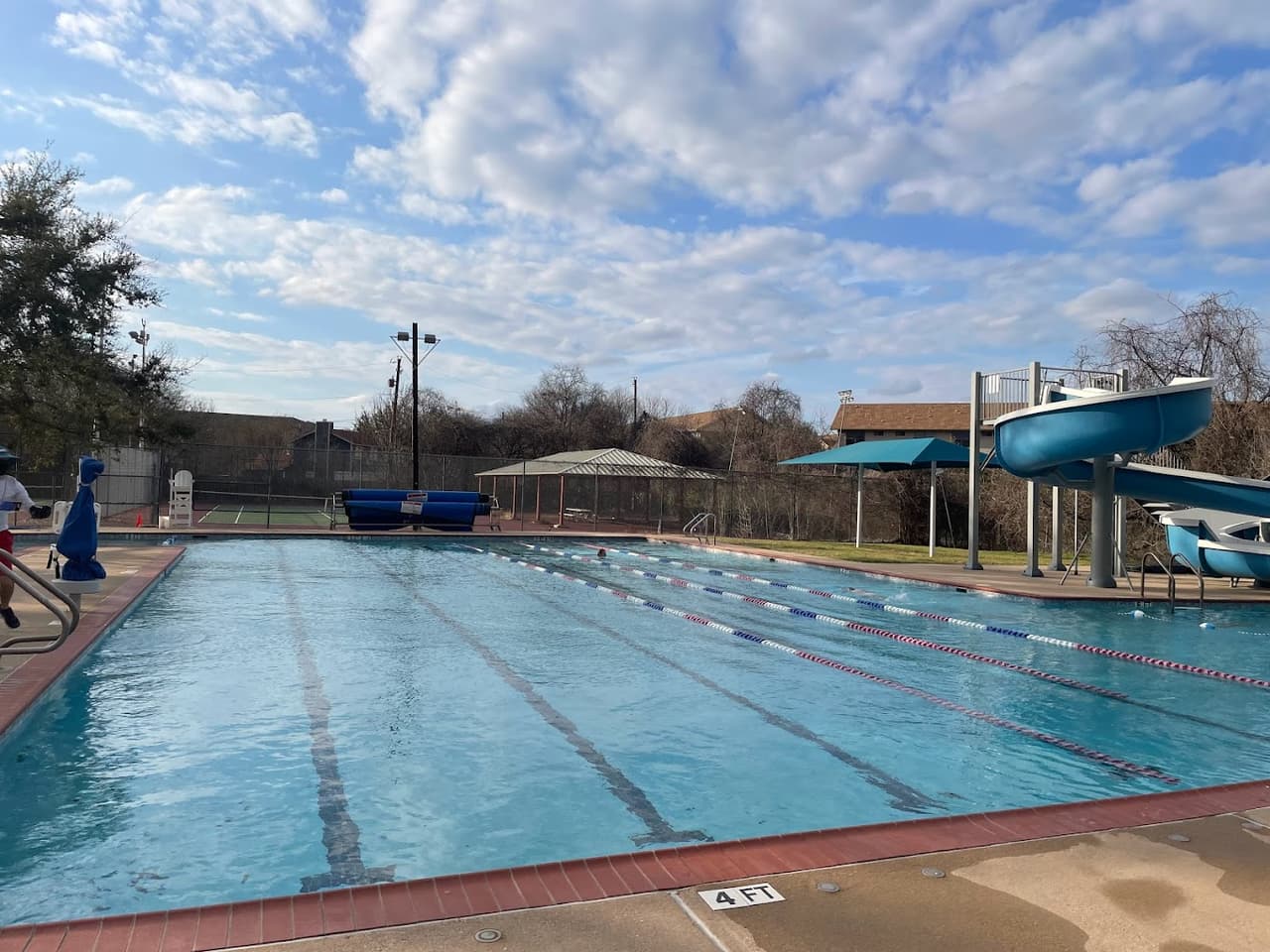 <h2 class="cms-H2-H2">Springwoods Pool</h2>
<br>
<br>📍13320 Lyndhurst St. Austin, TX. 78729
<br>☎️(512) 996-8978
<br>💵 Entrada gratis