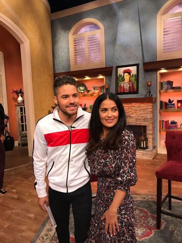 Para William Valdés es un honor conocer a una estrella de la talla de Salma Hayek.