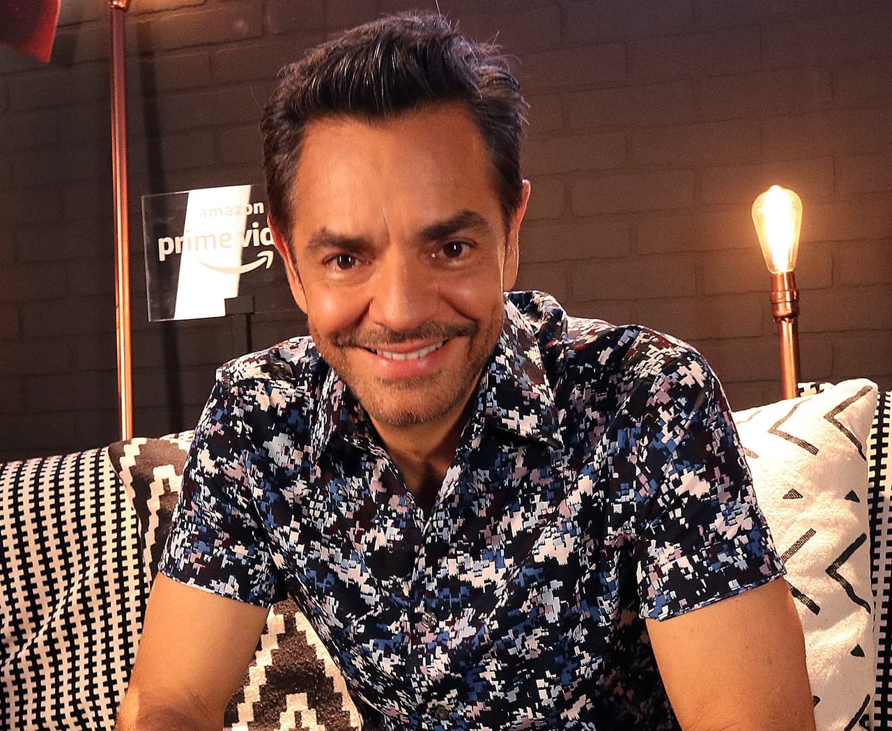 Eugenio Derbez se convierte en maestro de música en su nueva película 'CODA'