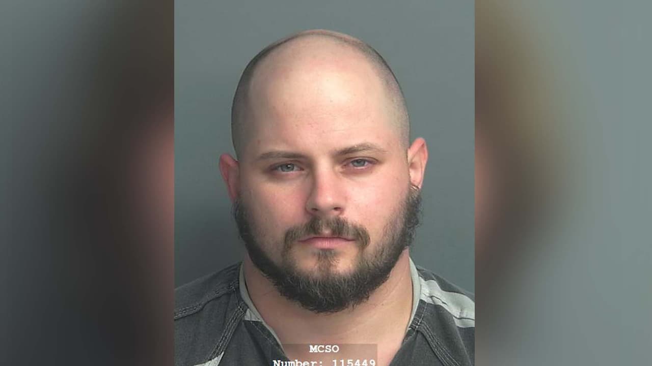 Jonathan Lynn Gentry – Enfrenta cargos por conducir bajo los efectos del alcohol.