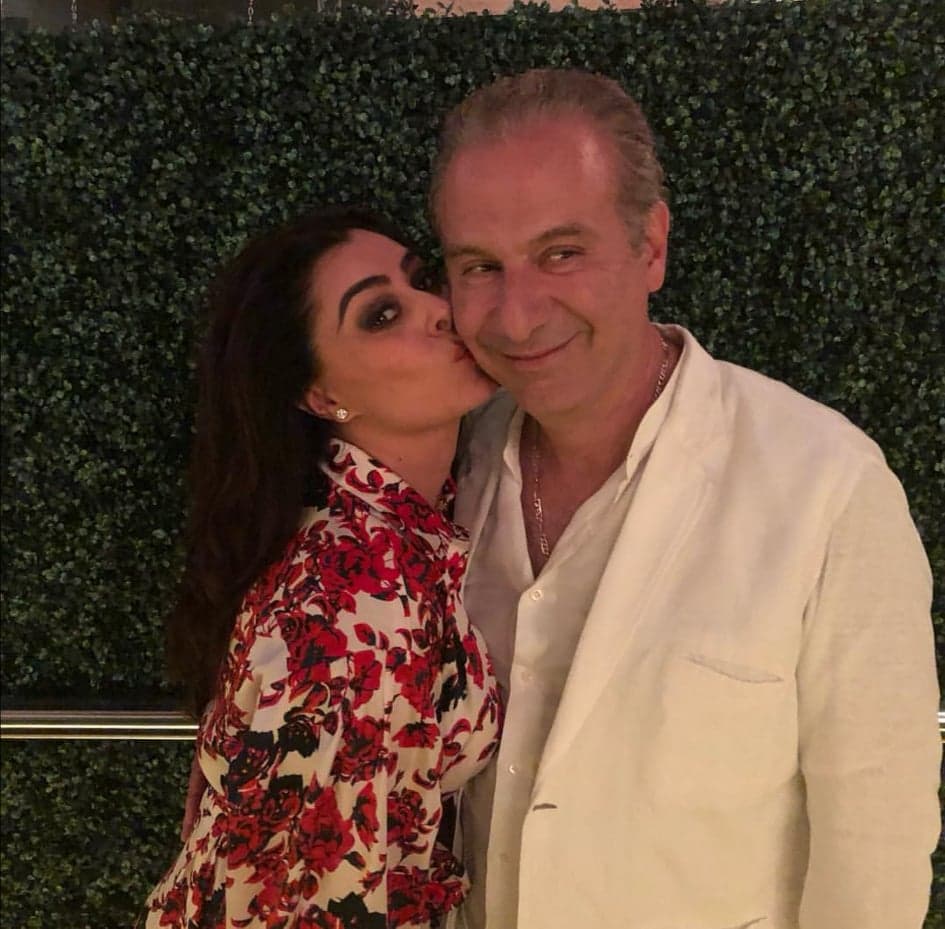 El esposo de la actriz está en prisión desde julio de 2019 ya que fue acusado por la Fiscalía General de la República en México y vinculado a proceso por dos delitos:
<b> <a href="https://www.univision.com/shows/el-gordo-y-la-flaca/pensaban-que-lo-sacarian-antes-raul-al-ver-el-pesar-de-yadhira-carrillo-pues-su-esposo-lleva-un-ano-en-prision-video" target="_blank">lavado de dinero y delincuencia organizada. </a></b>
<br>