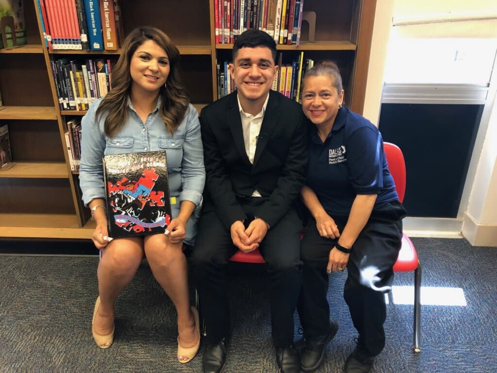 Rogelio Mendoza solicitó para varias becas, incluyendo la beca Gates.