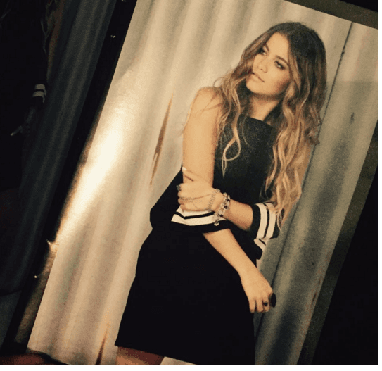 Un atuendo mucho más formal, lista para una Alfombra Roja.