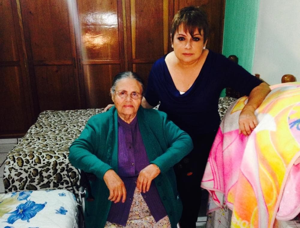 <b><a href="http://www.univision.com/noticias/noticias-de-mexico/univision-noticias-entrevisto-a-la-madre-de-el-chapo-cuando-fue-capturado-en-2014">Univision Noticias entrevistó a la mamá de El Chapo en el 2014, tras la captura de su hijo</a></b>. Fue la periodista María Antonieta Collins quien platicó con ella en su casa de Badiraguato, Sinaloa.