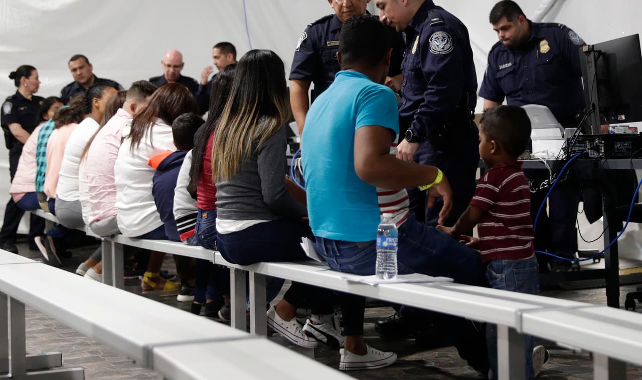Tiempo promedio para completar un juicio de inmigración se duplicó durante la pandemia