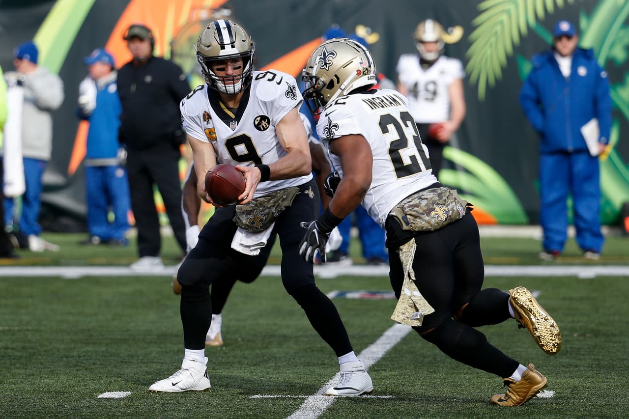Mark Ingram, además de su pase de touchdown, corrió para 104 yardas, producto de 13 acarreos, además de atrapar tres pases para ganancia de 58 yardas.