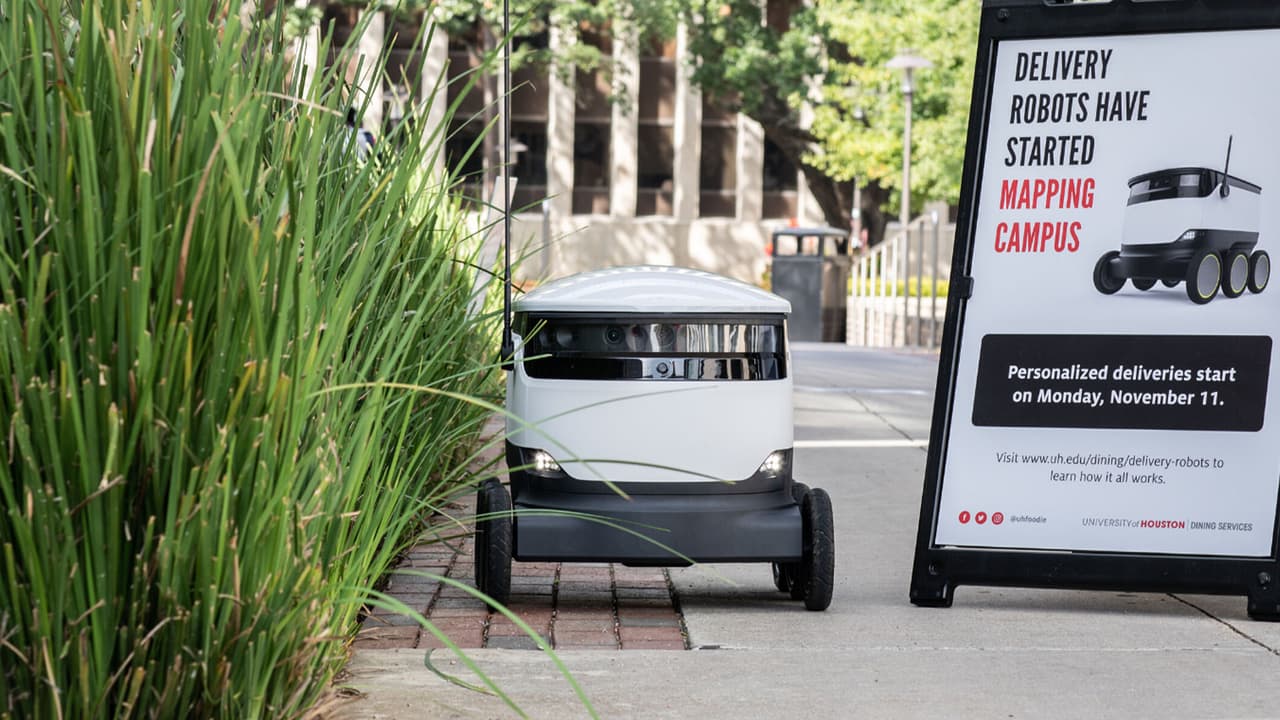 Los vehículos autónomos pueden transportar hasta 20 libras o el equivalente a tres bolsas de compras de comestibles.