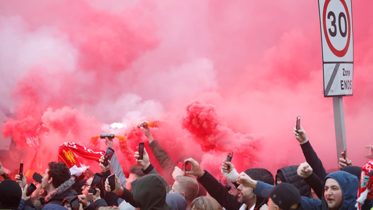 Liverpool sabe de emociones, de volteretas y de nunca caminar solo