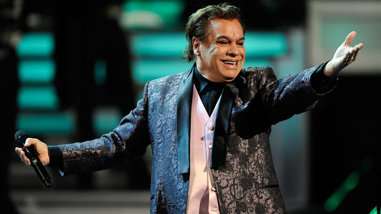 En el día en que cumpliría 67 años, mexicanos brindan homenaje póstumo a Juan Gabriel en su pueblo natal