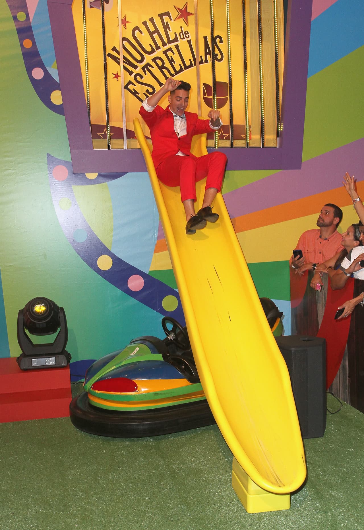 Con 20 años de edad, el llamado 'Pretty Boy' se divirtió como niño. Seguramente recuerdan haberlo visto lanzándose del tobogán.