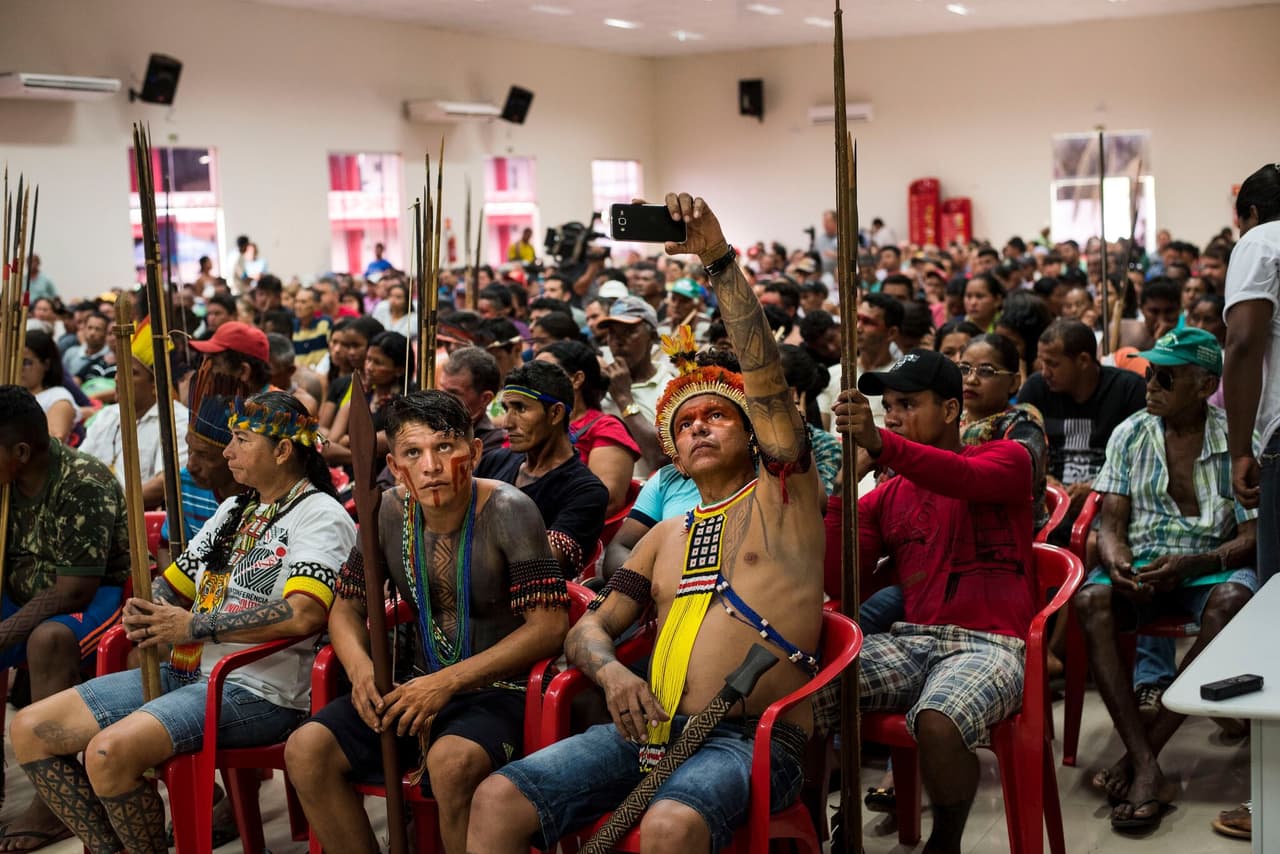 Juruna from the Paquiçamba Indigenous Reserve are seen at a public audience where riverine communities were able to voice their grievances to the Public Ministry and Notre Energia, the consortium in charge of building the Belo Monte Dam. The Juruna are down river from the proposed Belo Sun mine and are fearful of what it will mean for their future on the river. Nov 11, 2016.