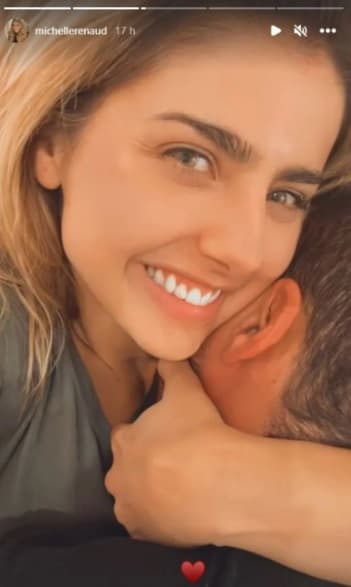 Hasta el pasado mes de julio, Michelle Renaud había declarado estar “soltera y feliz”. Dos meses después parece que su estatus cambió, pues recientemente se dejó ver en redes sociales abrazando un misterioso hombre.