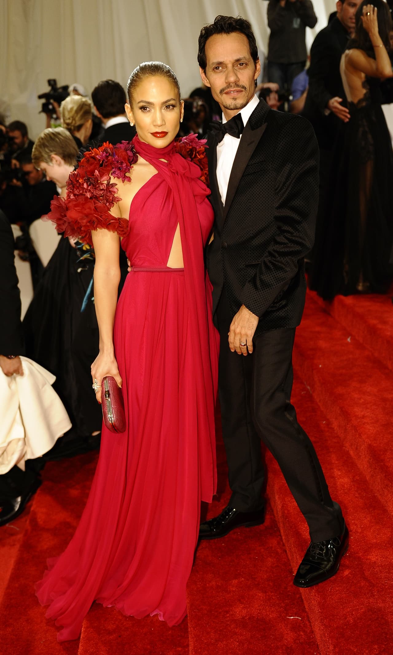 El corte cruzado al frente la hace ver muy bella.