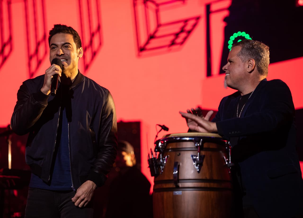 El cantante mexicano Carlos Rivera es el conductor de la entrega 19 de los premios Latin GRAMMY y ya sabemos que le pondrá un toque distinto.