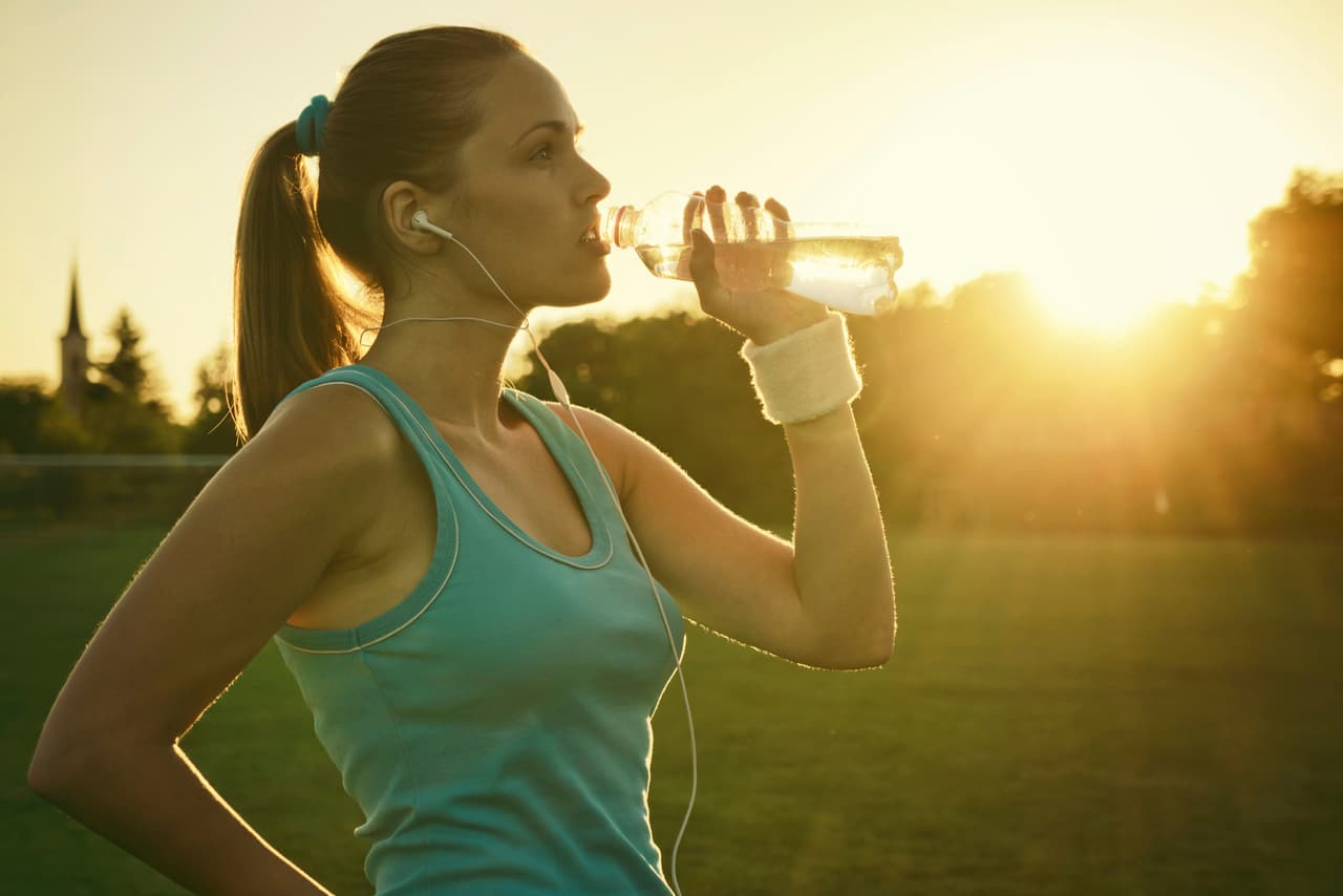 La tónica principal en este mes es la unión familiar, así como las invitaciones sorpresivas a eventos, viajes o negocios que no esperabas. En todo momento deja que tu intuición te guíe, pero eso sí ¡la cabeza en lo alto, para todo lo sublime, pero los pies sobre la tierra para las cuestiones prácticas!