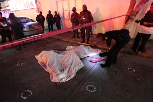 10 de septiembre. Fueron hallados 16 cuerpos en una camioneta abandonada en una avenida en el municipio de Coyuca de Catalán, en Guerrero (sur de México).